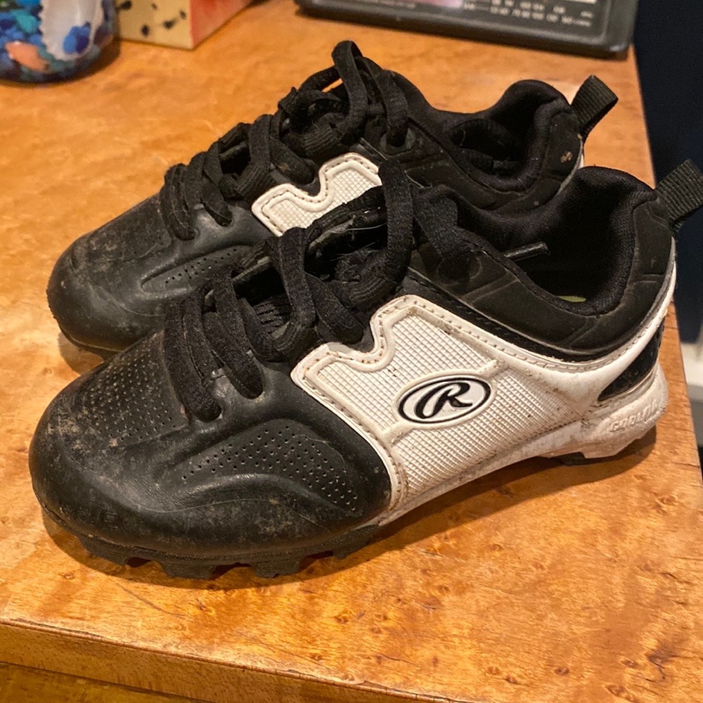 Kids baseball cleats